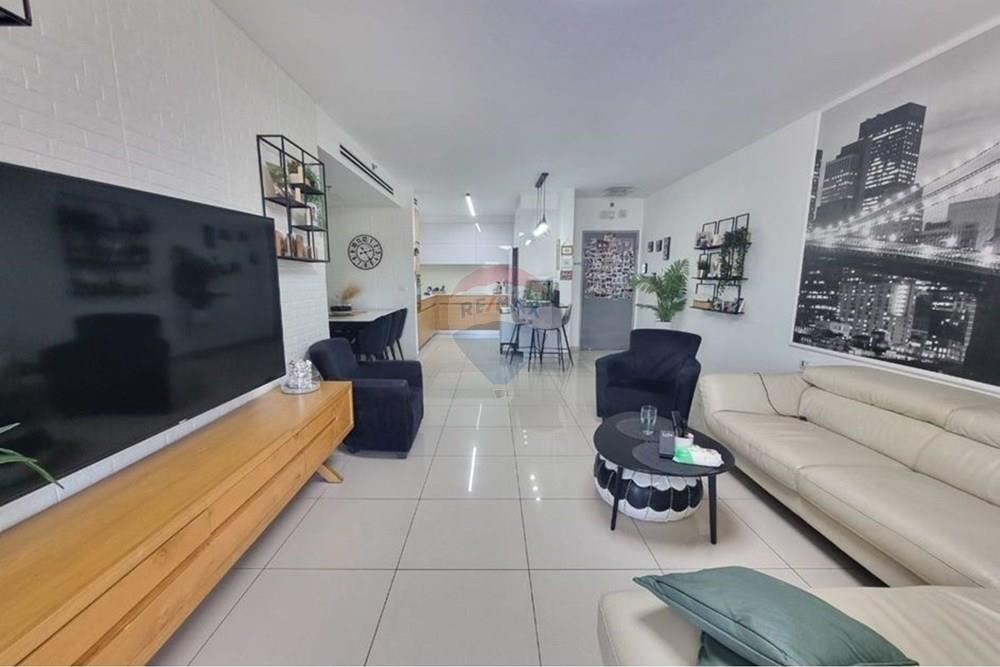 Apartment for Sale in קרית מוצקין - Image 5