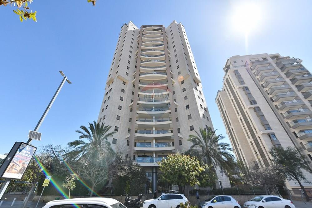 Apartment for Sale in Givat Shmuel - Image 1