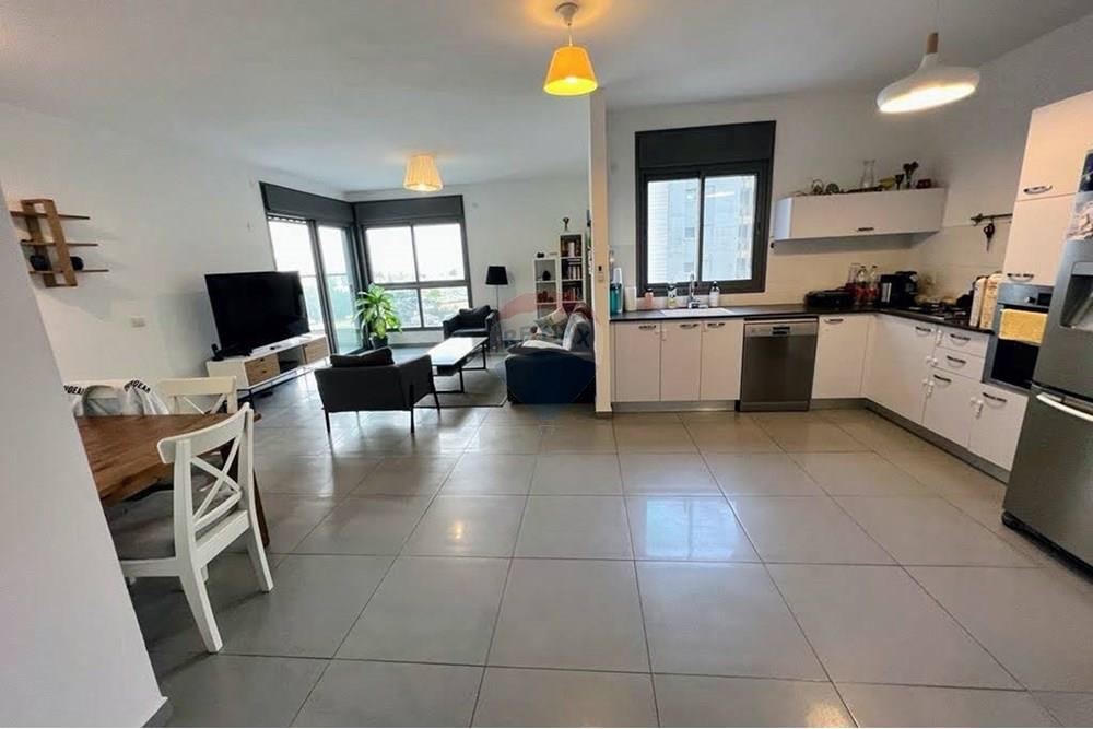 Apartment for Sale in Hod HaSharon - Image 1