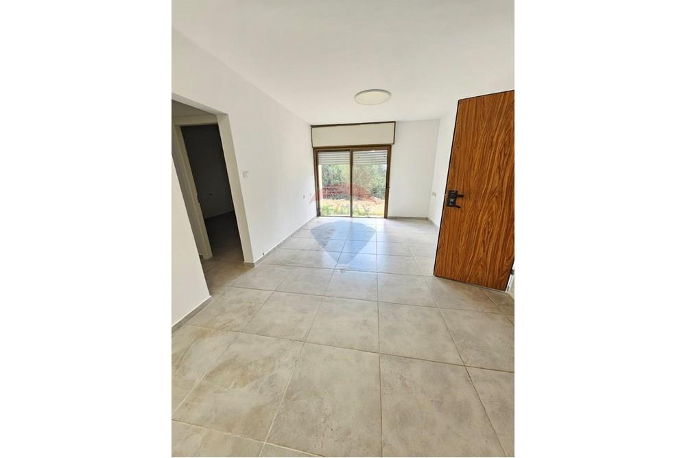 Apartment for Sale in מעלות - Image 1