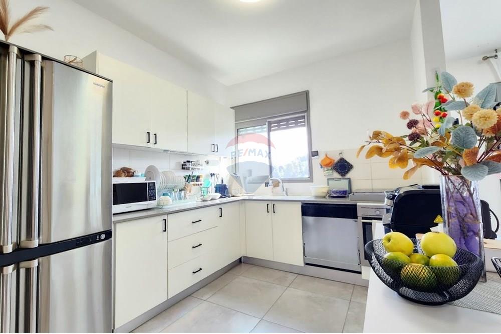 Apartment for Sale in מעלות - Image 2