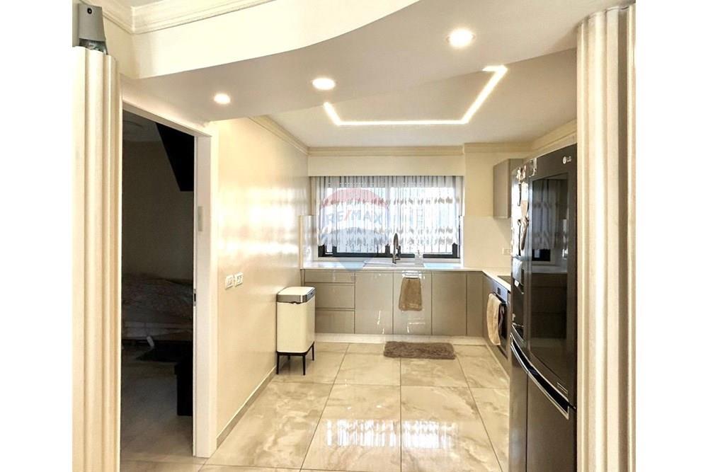 Apartment for Sale in Jerusalem - Image 2