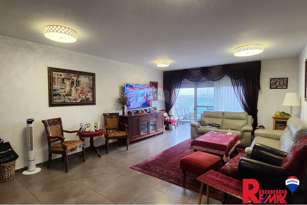 Apartment for Sale in Holon - Image 2