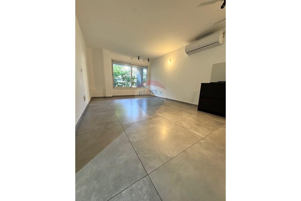 Apartment for Sale in Tel Aviv - Image 2