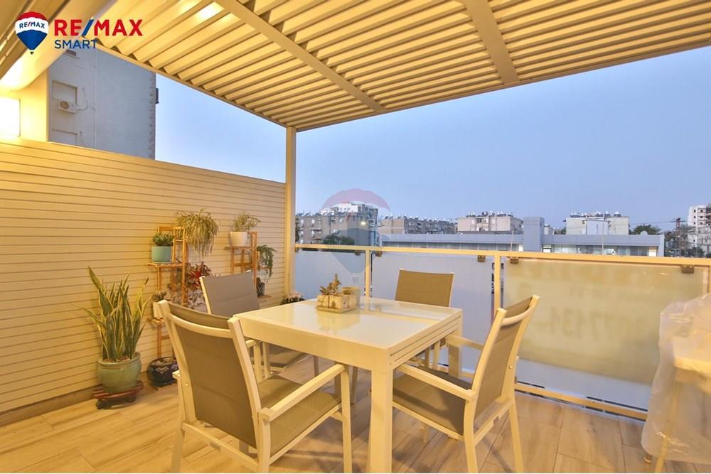 Apartment for Sale in Kiryat Yam - Image 1