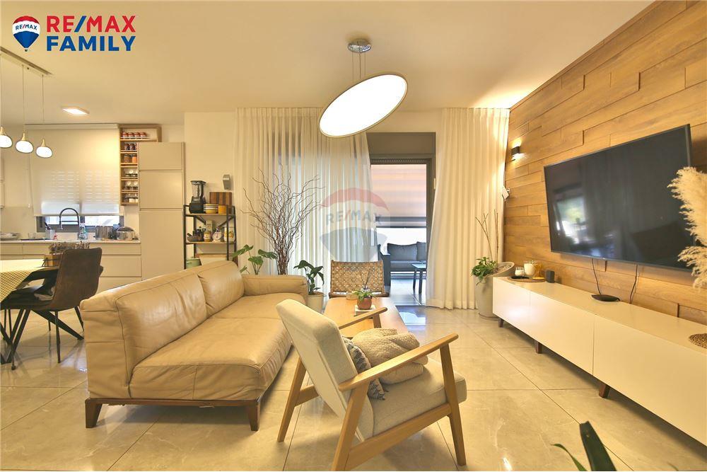 Apartment for Sale in קרית מוצקין - Image 2
