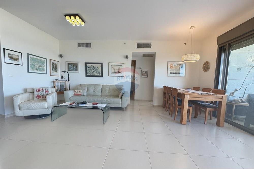 Apartment for Sale in Hod HaSharon - Image 3