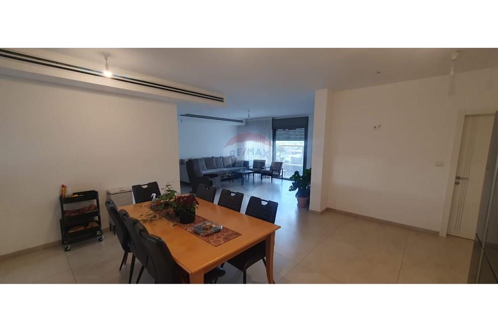 Apartment for Sale in Kiryat Yam - Image 2