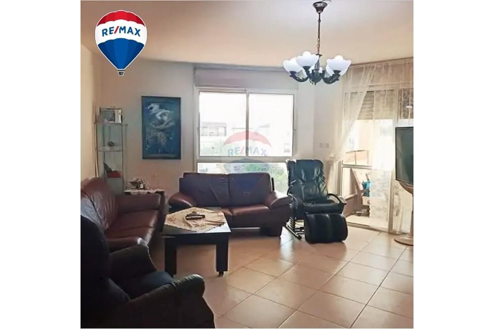 Apartment for Sale in Rishon LeZion - Image 1
