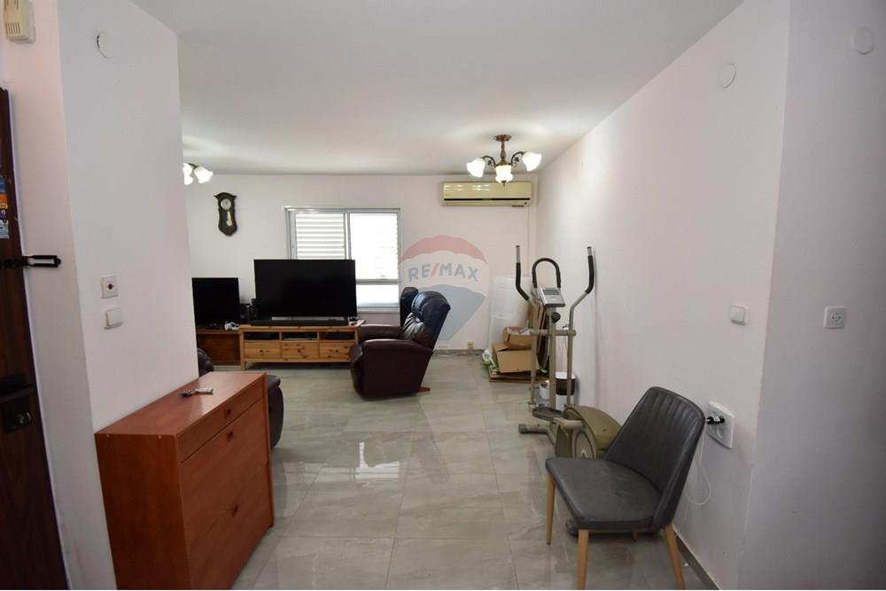 Apartment for Sale in קרית גת - Image 3