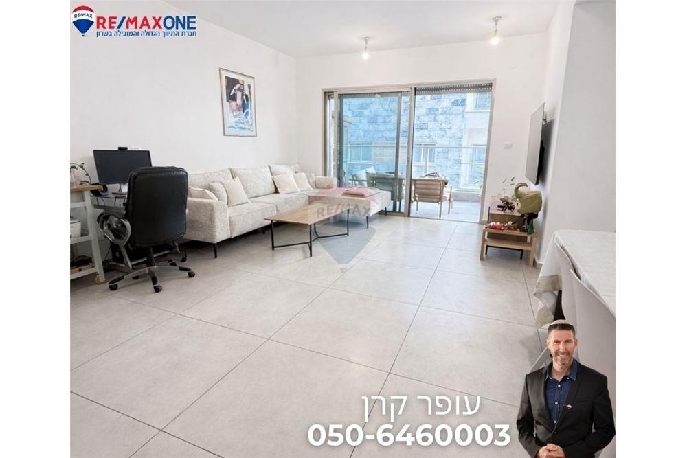 Apartment for Sale in Ra'anana - Image 4