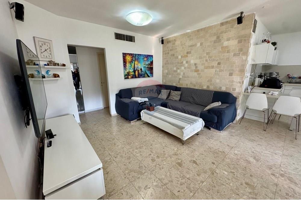 Apartment for Sale in Tel Aviv - Image 3