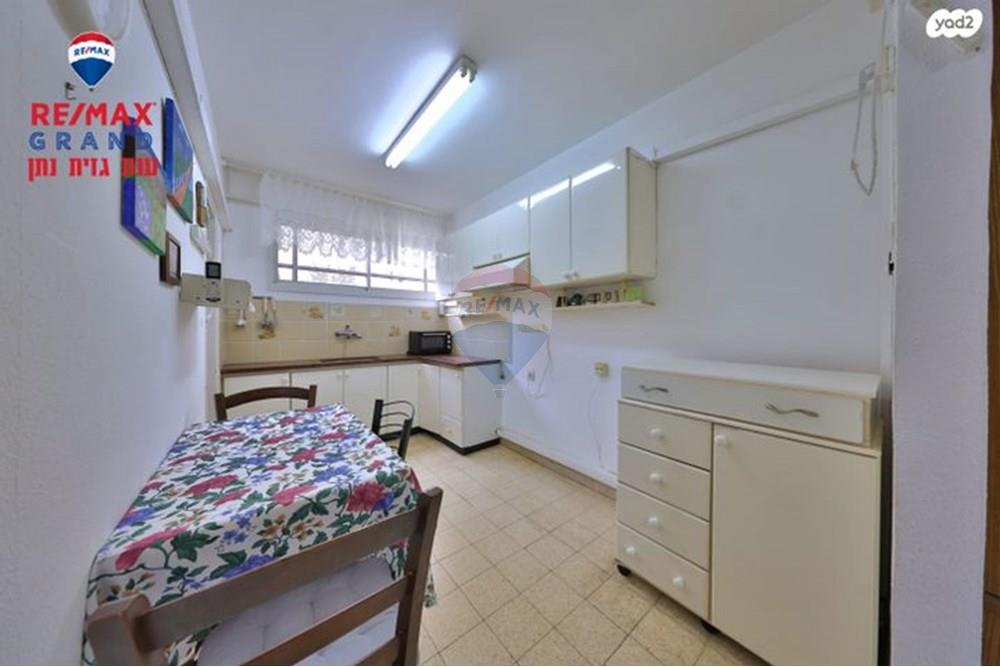Apartment for Sale in Haifa - Image 3