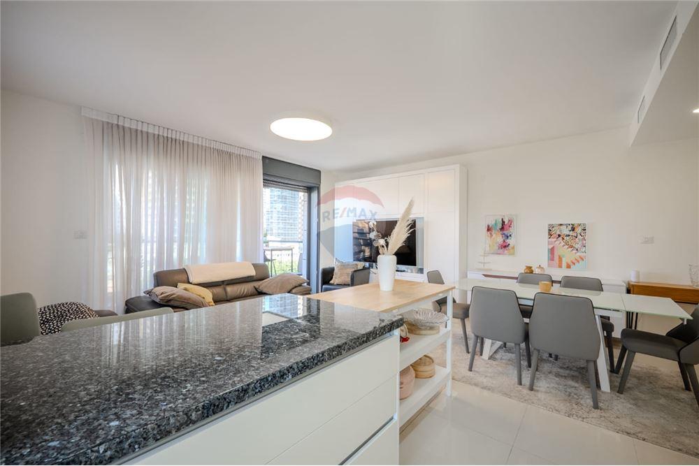 Apartment for Sale in Tel Aviv - Image 4