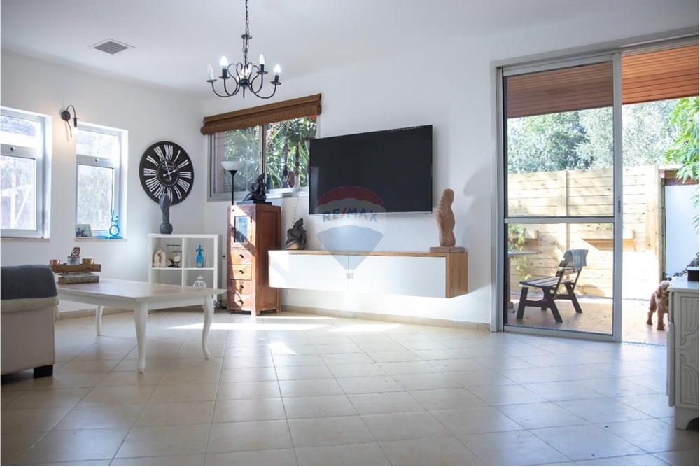 Apartment for Sale in קדימה - Image 2