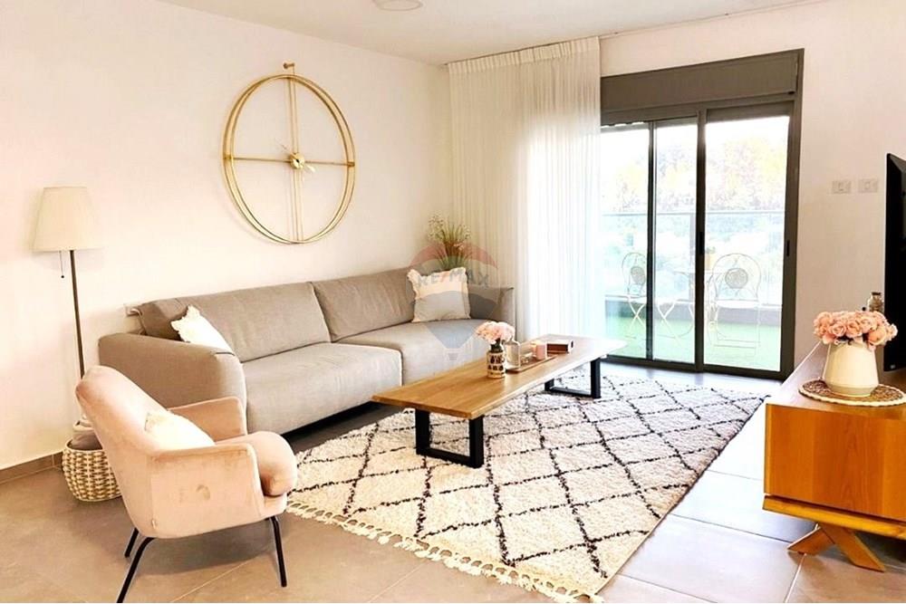 Apartment for Sale in מעלות - Image 1