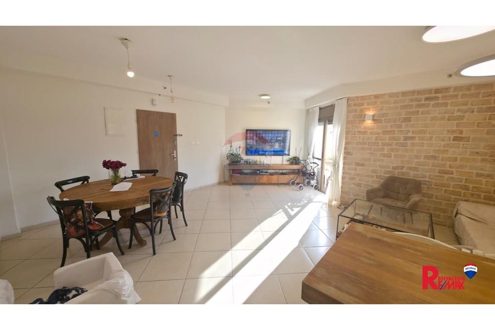 Apartment for Sale in Holon - Image 2