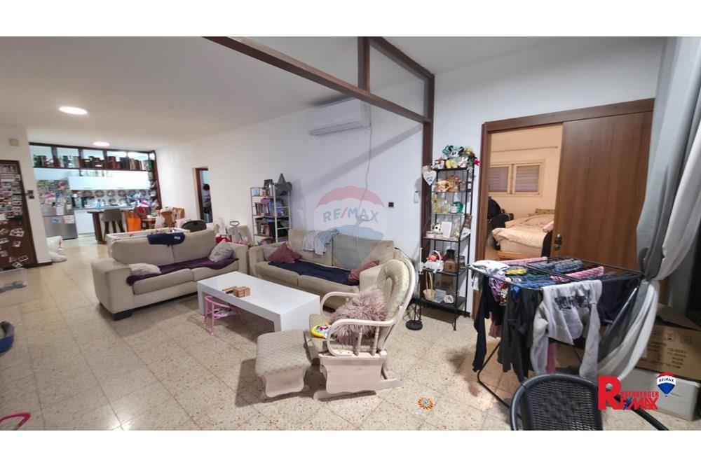 Apartment for Sale in Rishon LeZion - Image 2