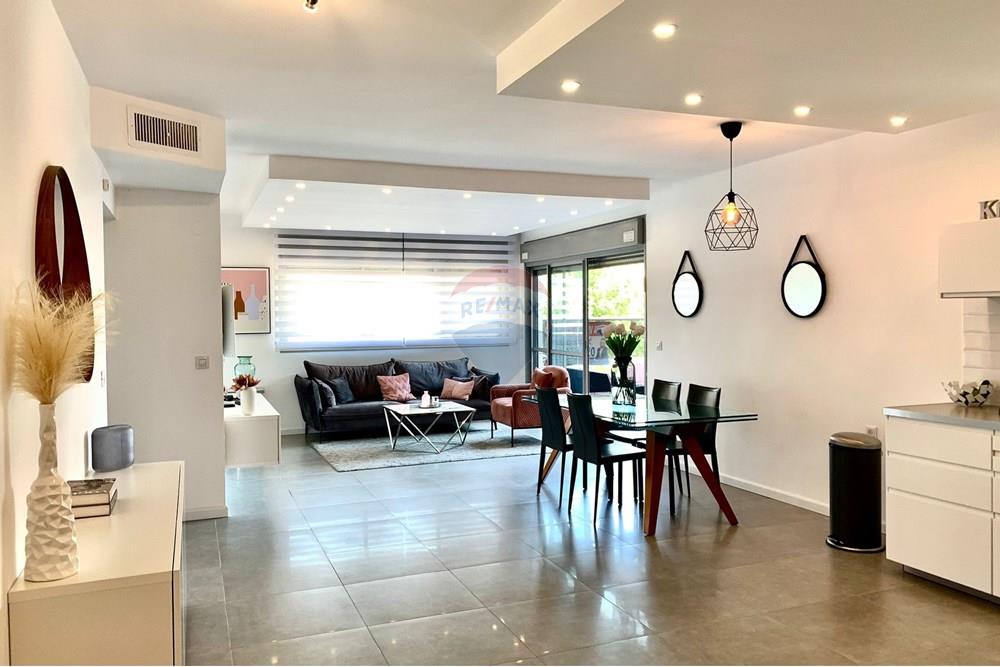 Apartment for Sale in Netanya - Image 3