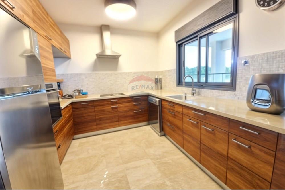 Apartment for Sale in מעלות - Image 2