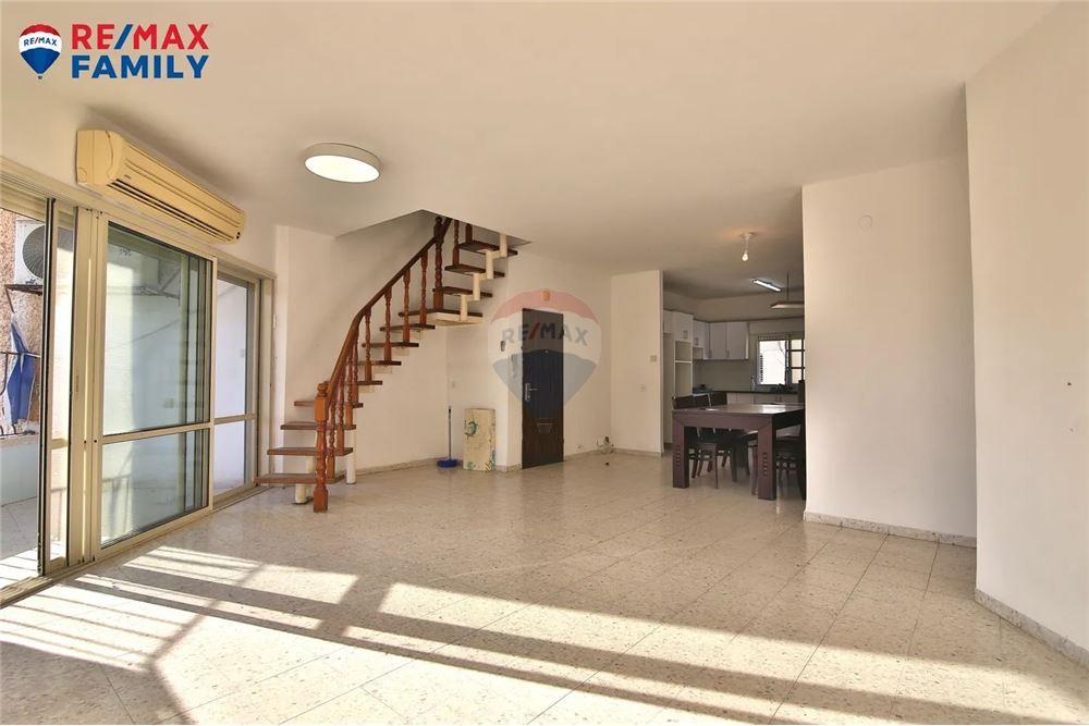 Apartment for Sale in Kiryat Yam - Image 2