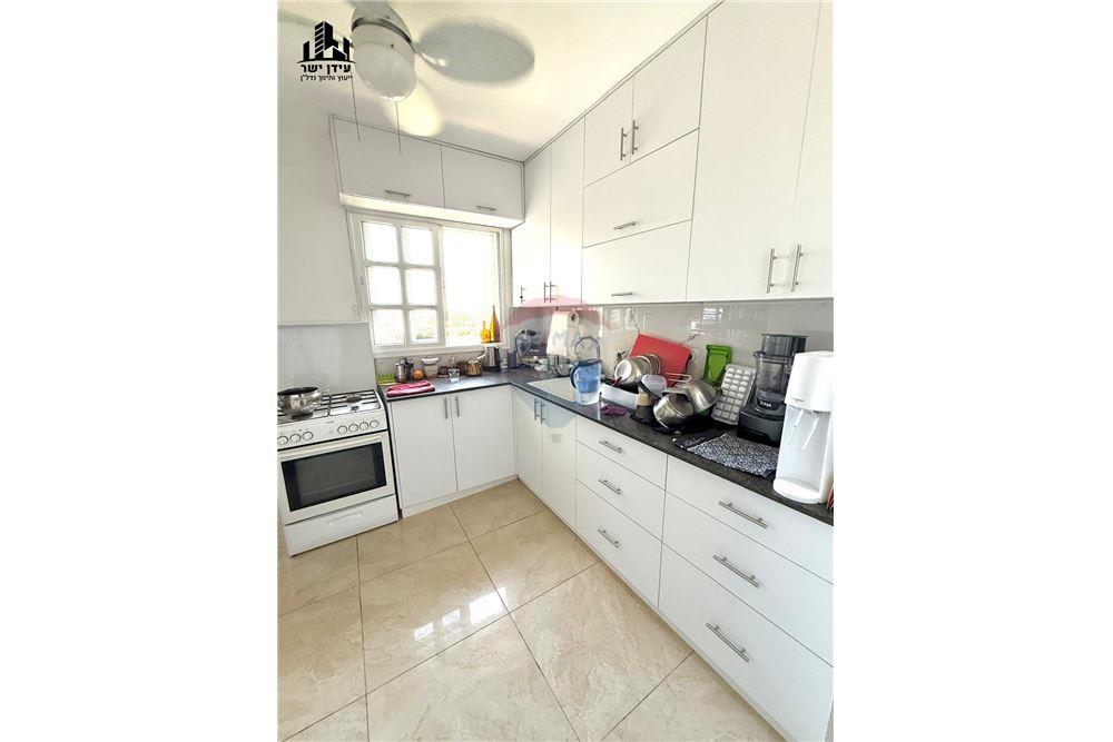 Apartment for Sale in Tel Aviv - Image 3