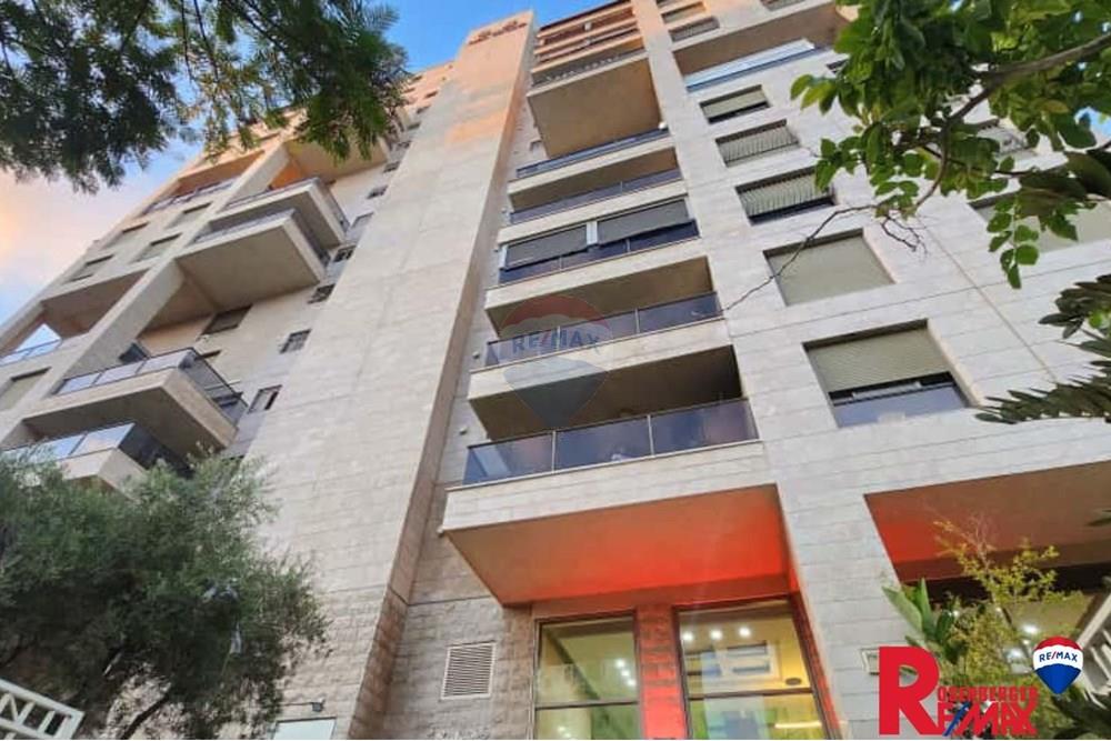 Apartment for Sale in Holon - Image 1