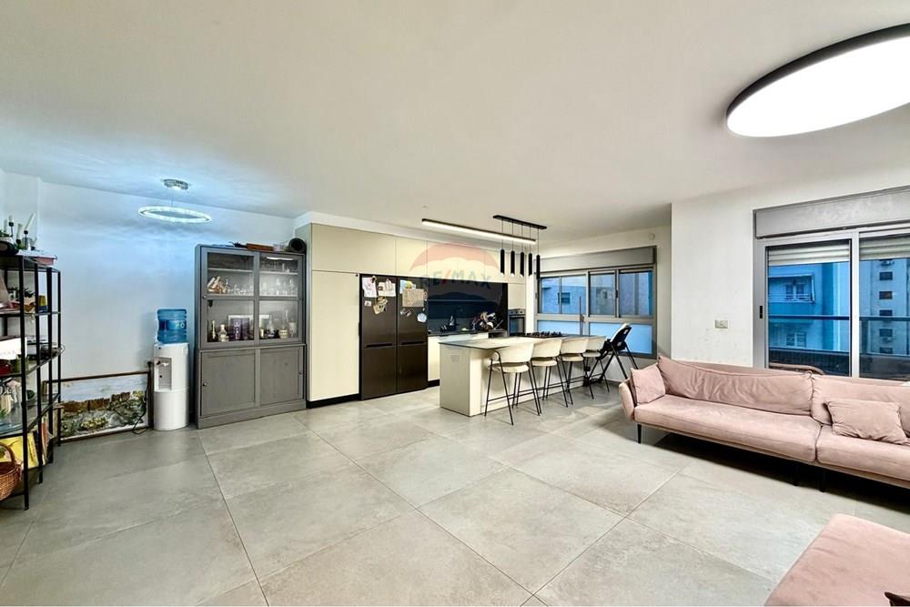 Apartment for Sale in Netanya - Image 2