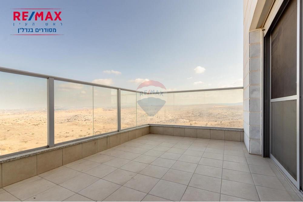 Apartment for Sale in ראש העין - Image 2