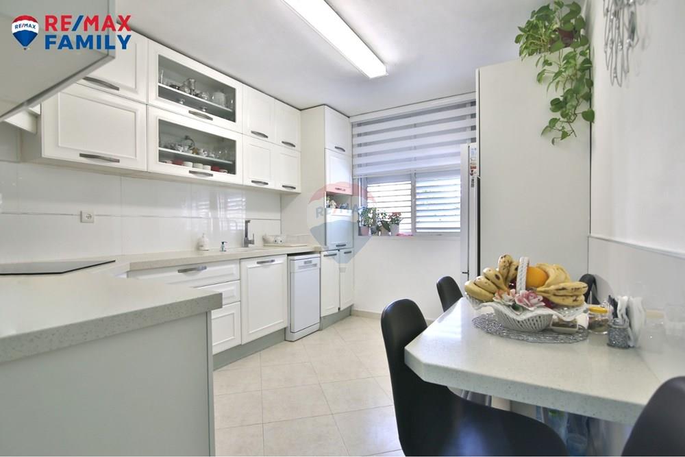 Apartment for Sale in קרית מוצקין - Image 5