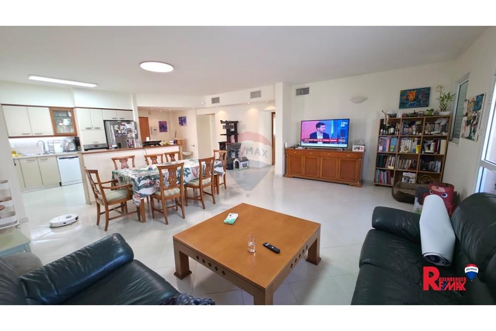 Apartment for Sale in Rishon LeZion - Image 2