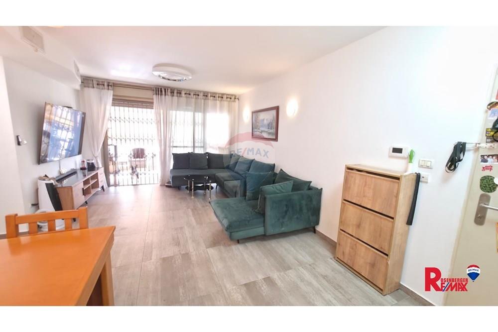 Apartment for Sale in Holon - Image 1