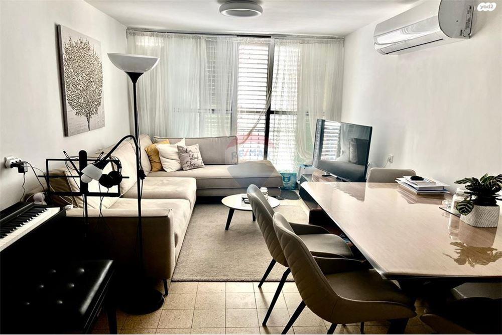 Apartment for Sale in Tel Aviv - Image 2