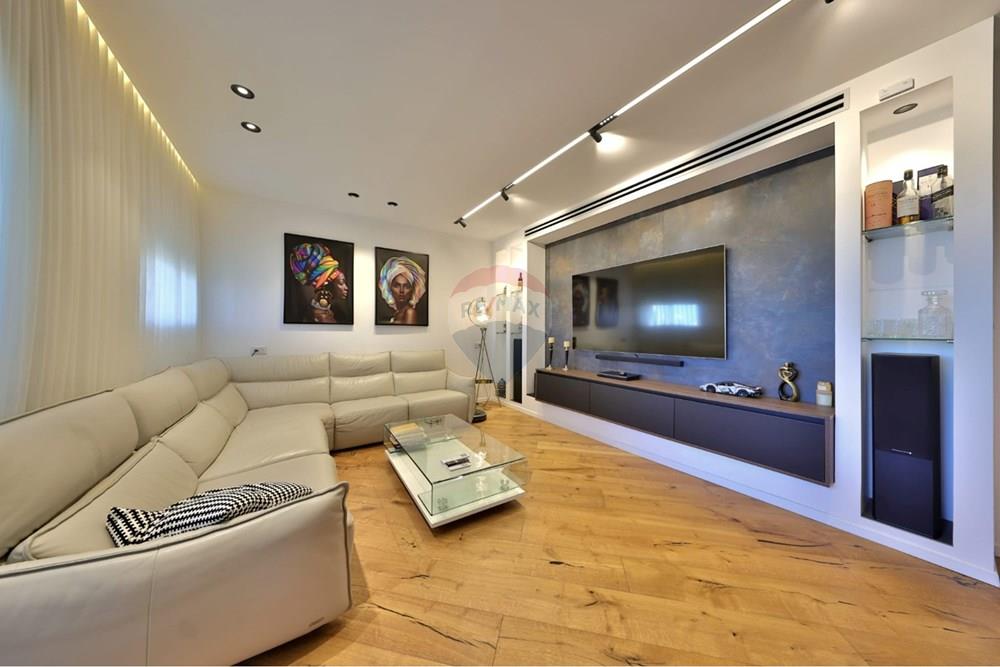 Apartment for Sale in קרית מוצקין - Image 1