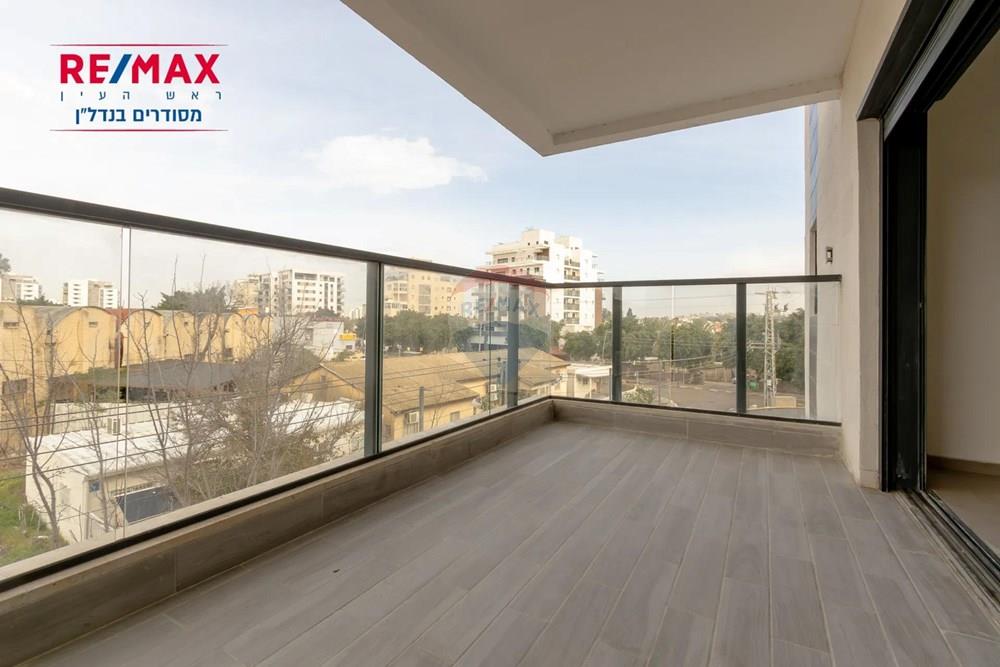Apartment for Sale in ראש העין - Image 2
