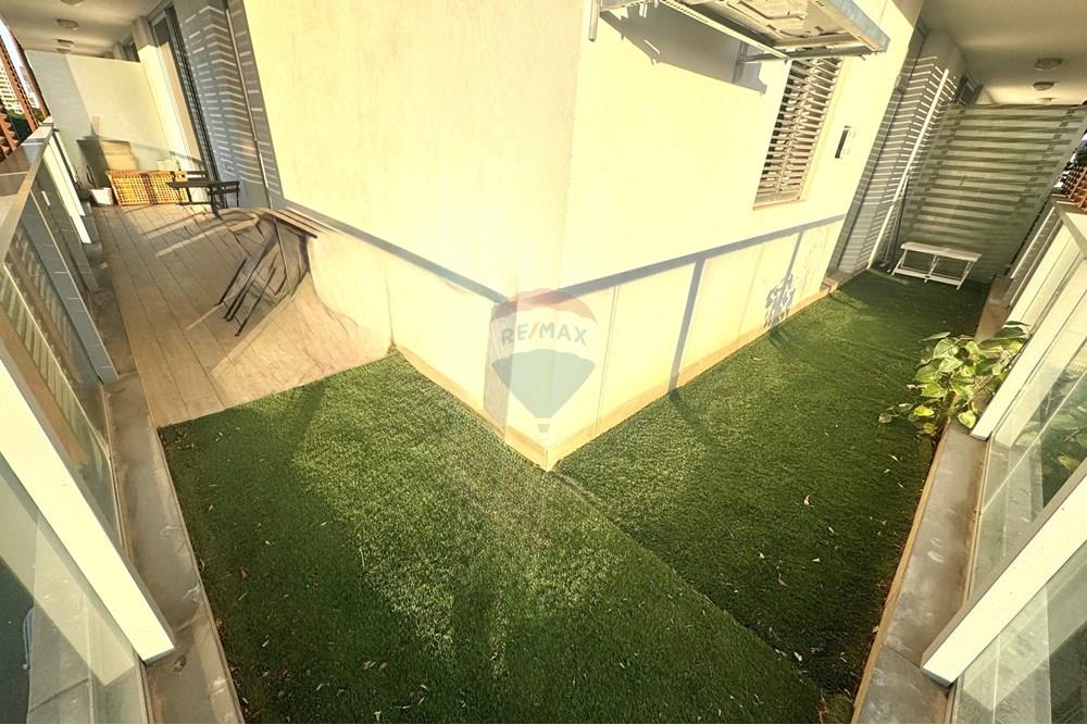 Apartment for Sale in Tel Aviv - Image 2