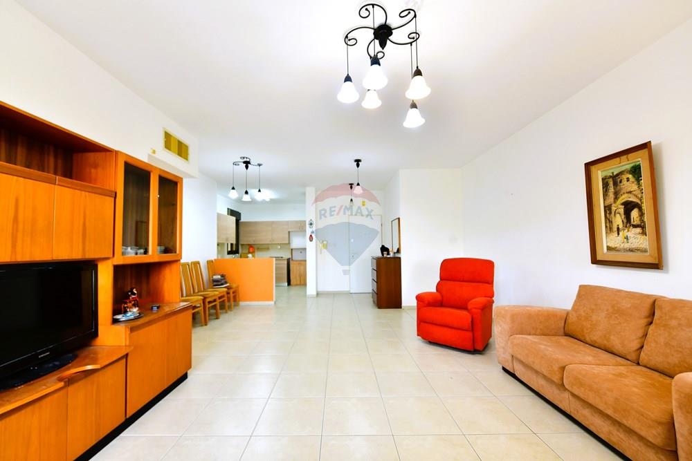 Apartment for Sale in קרית אונו - Image 2