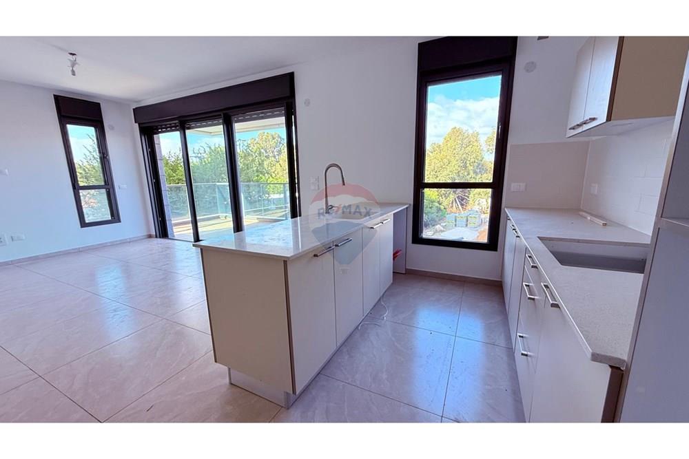 Apartment for Sale in Herzliya - Image 3