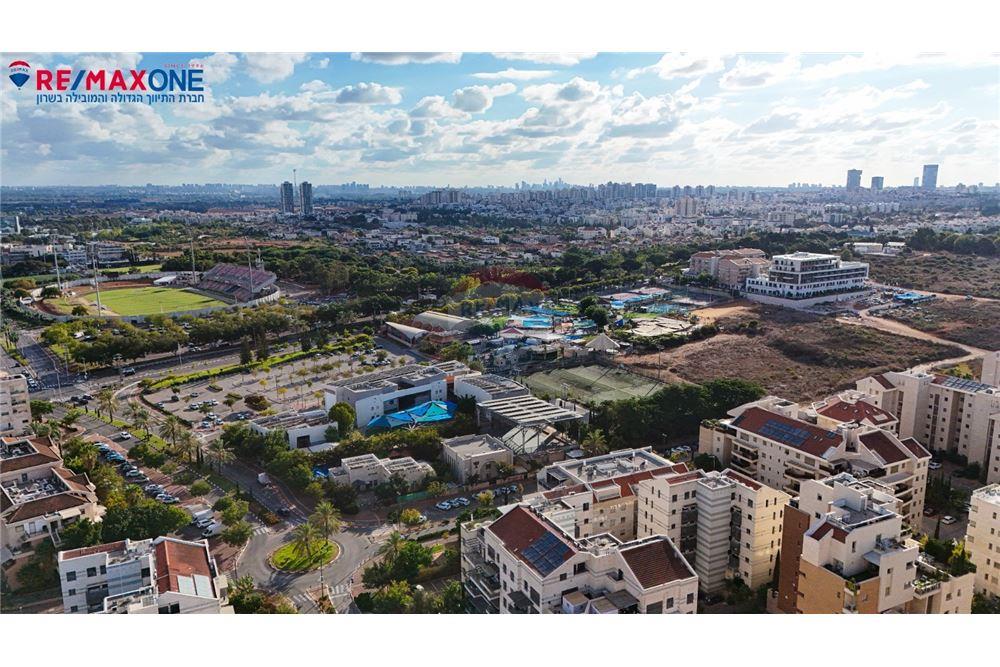 Apartment for Sale in Kfar Saba - Image 2
