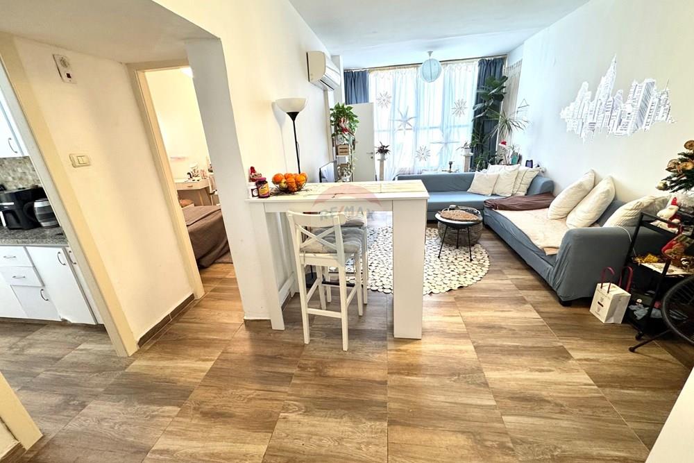 Apartment for Sale in Bnei Brak - Image 1