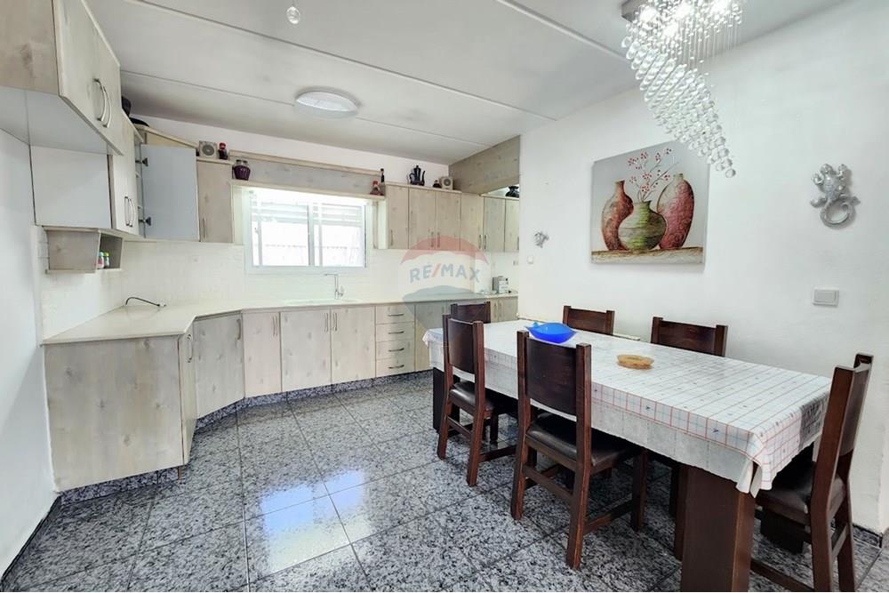 Apartment for Sale in מעלות - Image 2