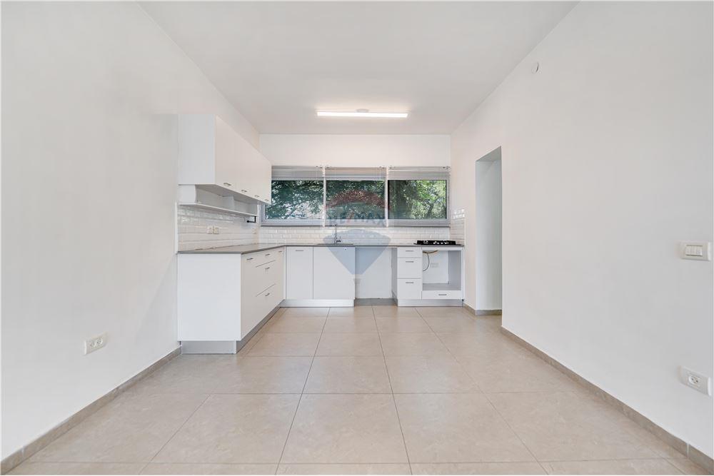 Apartment for Sale in קרית אונו - Image 5