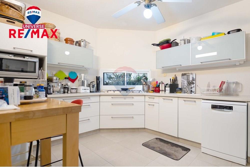 House for Sale in Rehovot - Image 3