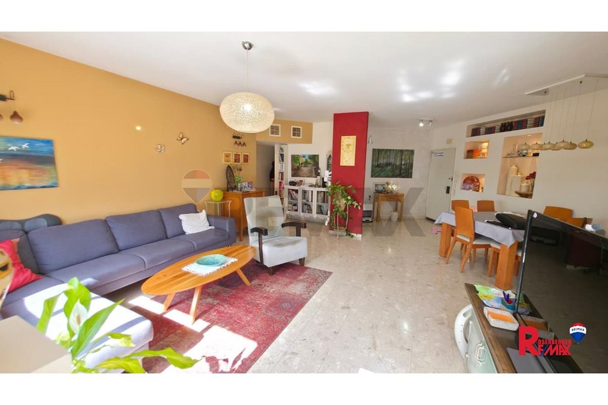 Apartment for Sale in Rishon LeZion - Image 2