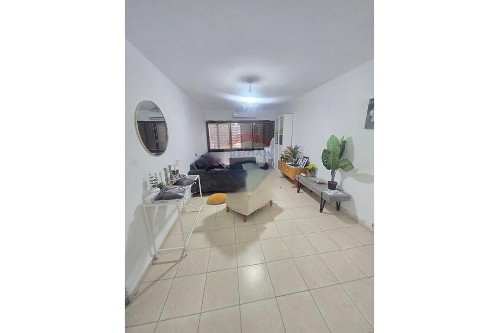 Apartment for Sale in Lod - Image 1