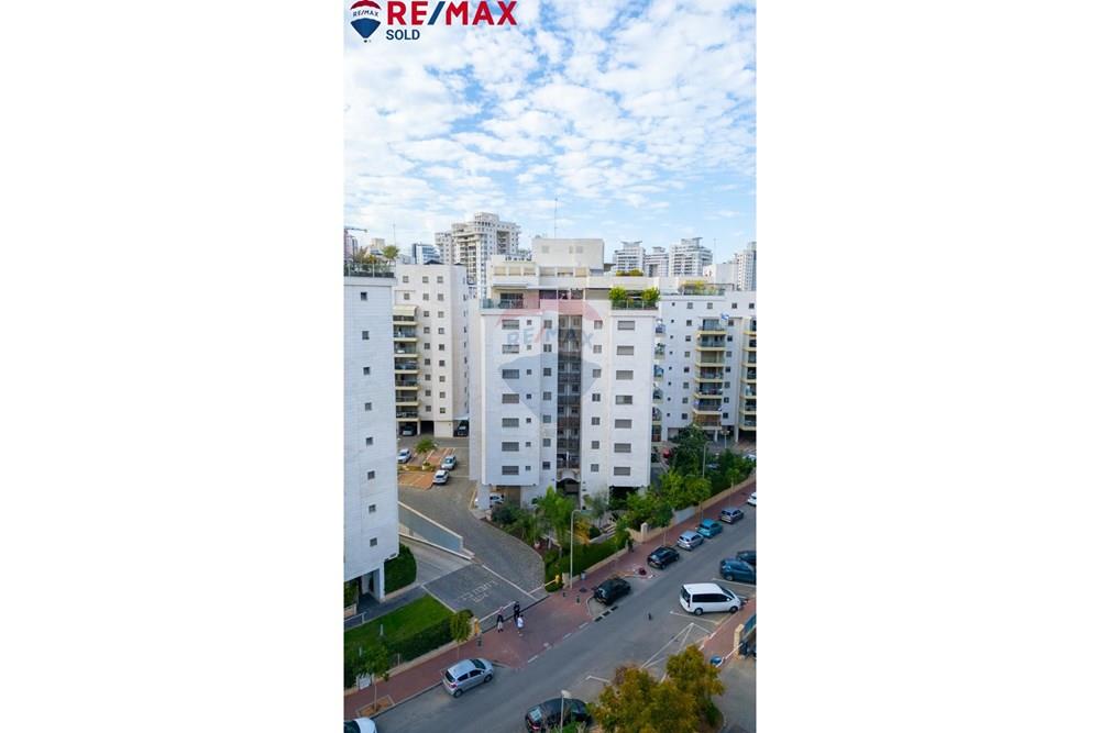 Apartment for Sale in Petah Tikva - Image 1