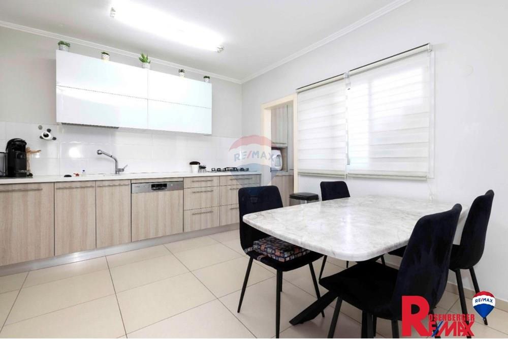 Apartment for Sale in Rishon LeZion - Image 4