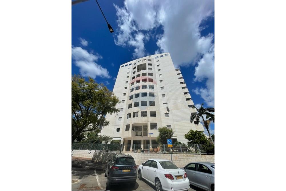 Apartment for Sale in Tel Aviv - Image 1