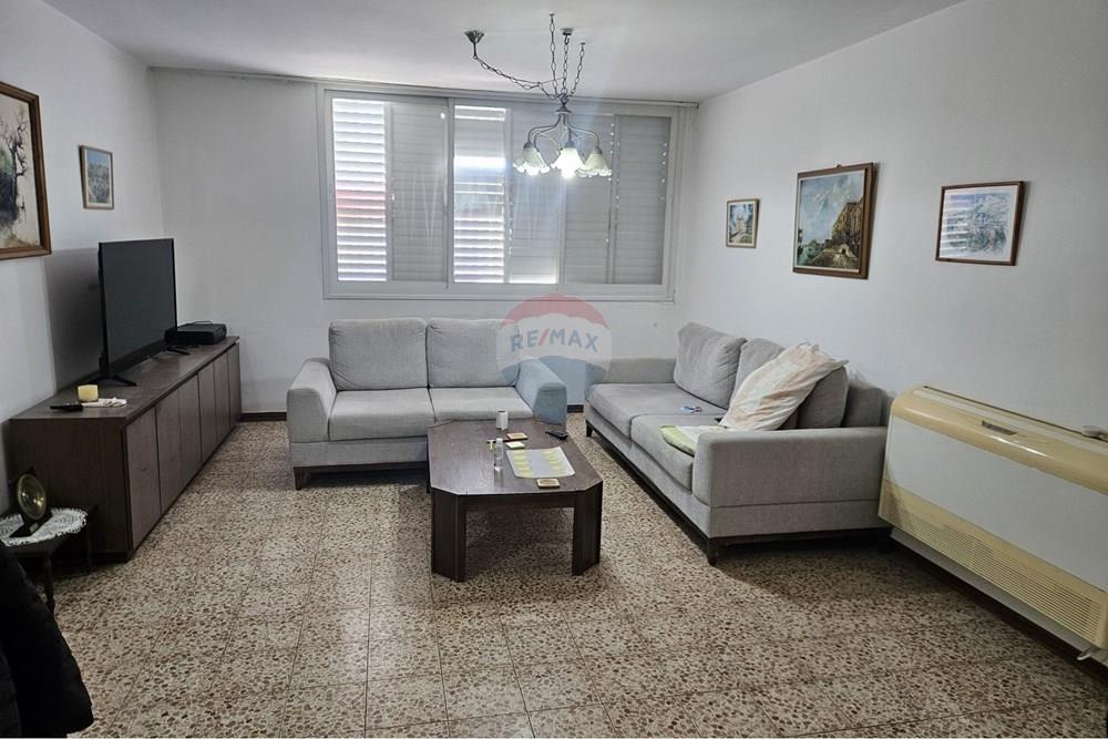 Apartment for Sale in Kiryat Yam - Image 1