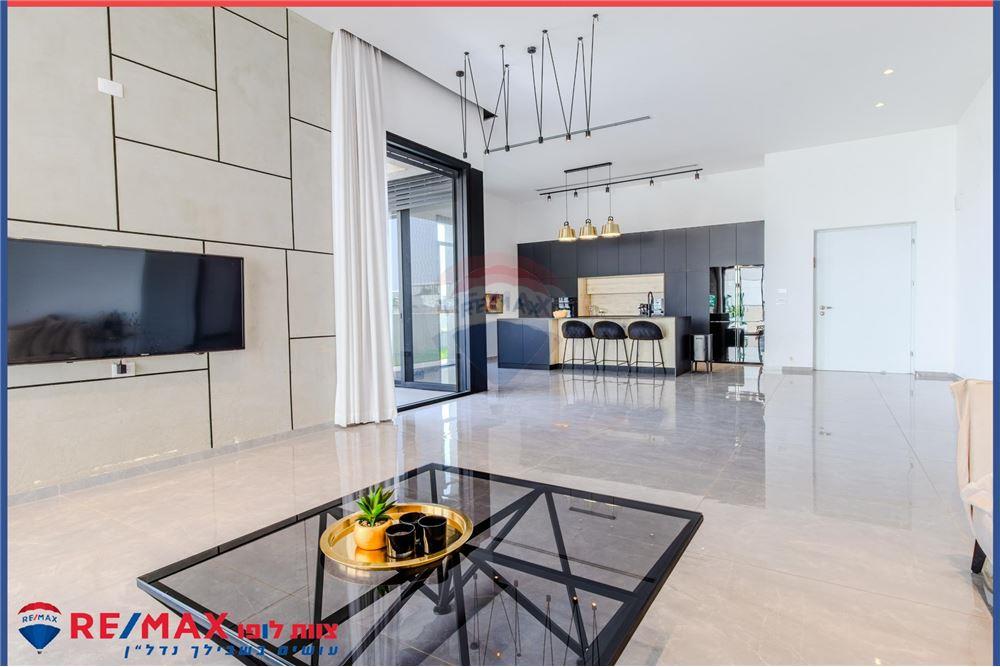 Apartment for Sale in אומן - Image 3